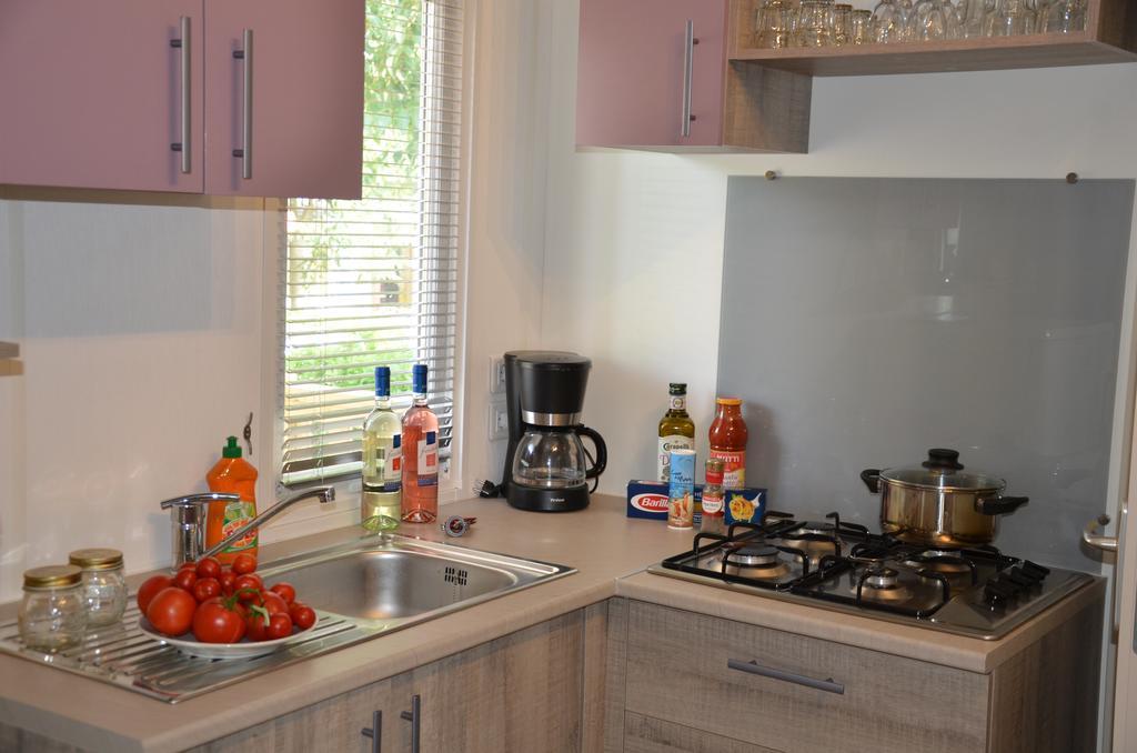 Happy Camp Mobile Homes In Camping Park Umag Karigador Exterior foto
